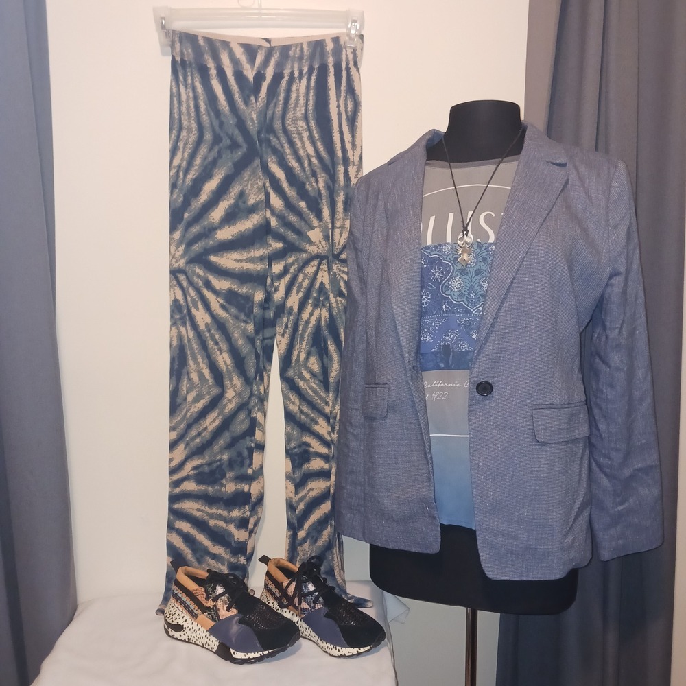 Loft Blazer 8 Hollister Tee Zara Tie Dye Pants S Steve Madden Sneakers 7 Outfit
